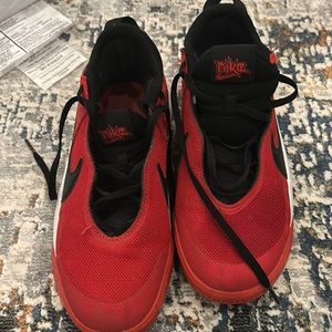 Nike Boys Team Hustle D 10 CW6735-600 Red Basketball Shoes Sneakers Size 6Y